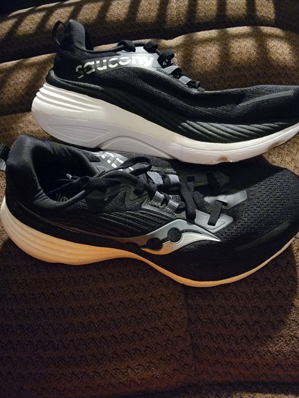 Saucony HURRICANE 24 Women’s Black/White Athletic Shoes